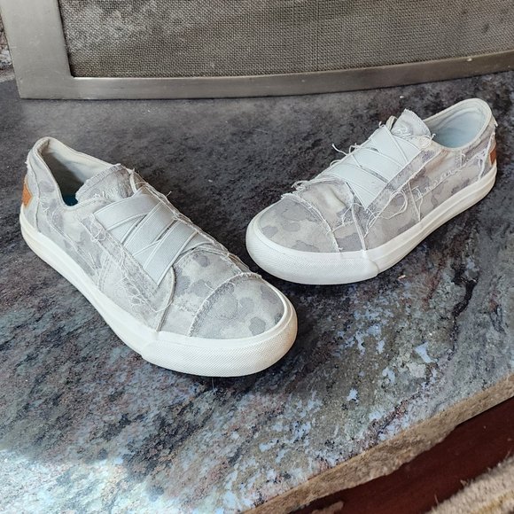 Blowfish Malibu Gray Camo Slip-On Canvas Sneakers Size 6 - Picture 2 of 16